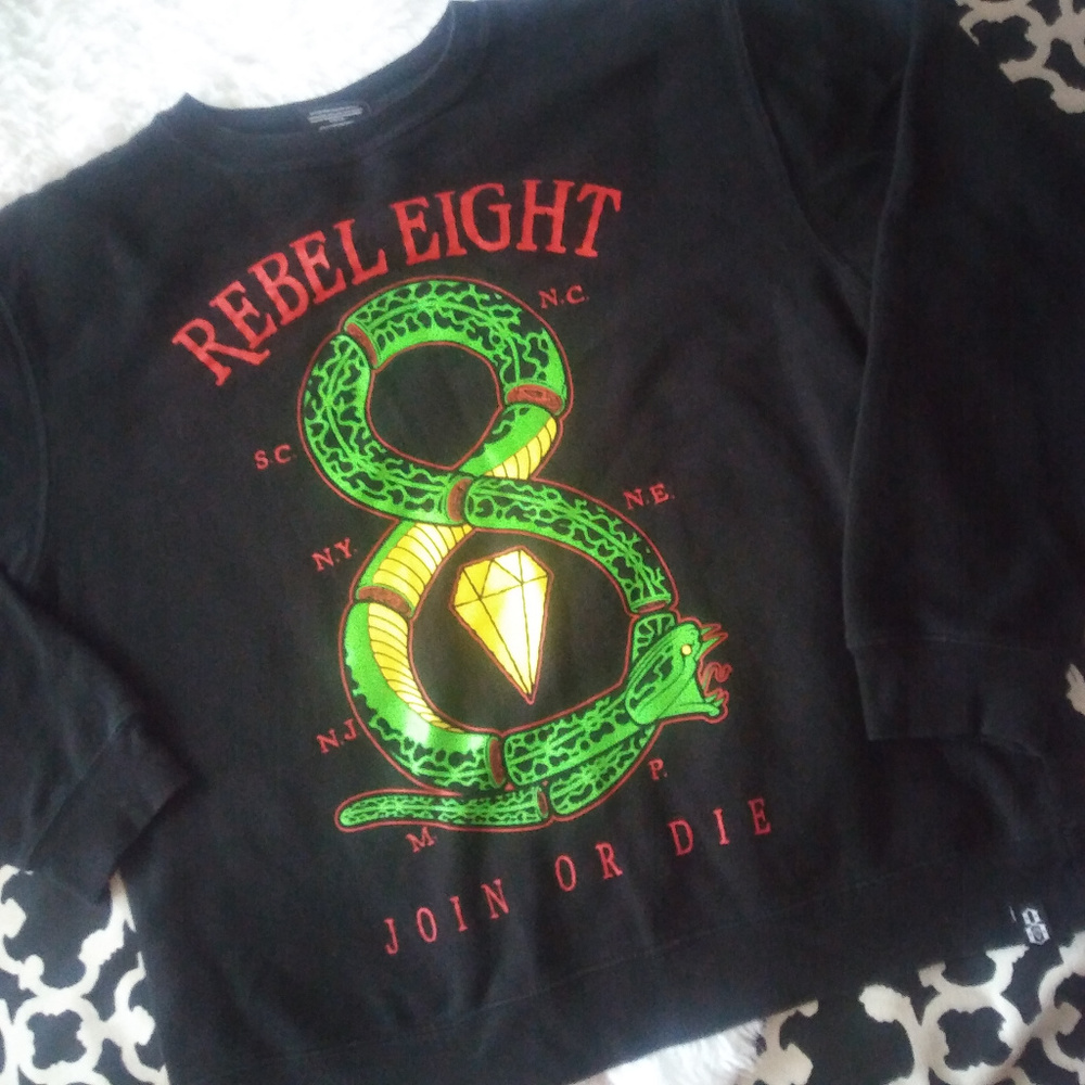 Rebel 8 Crew Neck Diamond Snake SZ Med